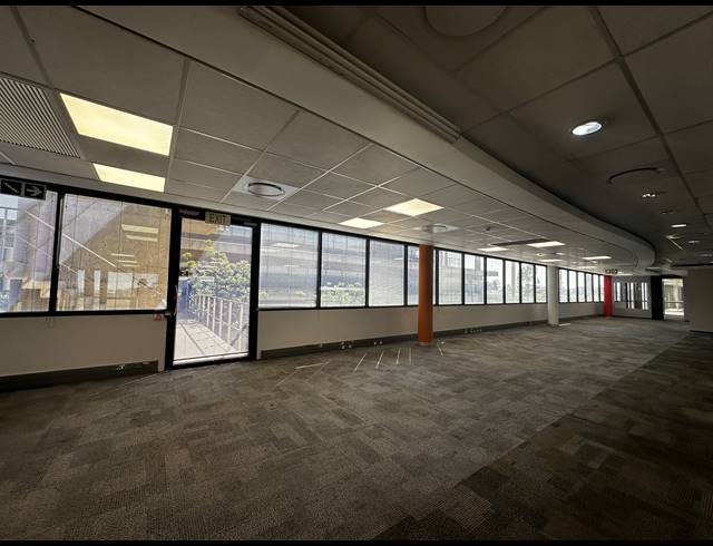 1,700M² OFFICE TO LET IN WOODMEAD